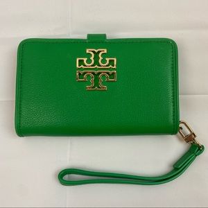 Tory Burch wristlet, green.